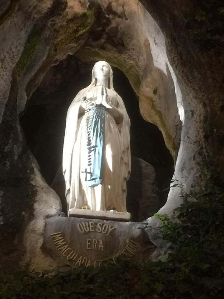 Отель La Sainte Famille Лурд Экстерьер фото