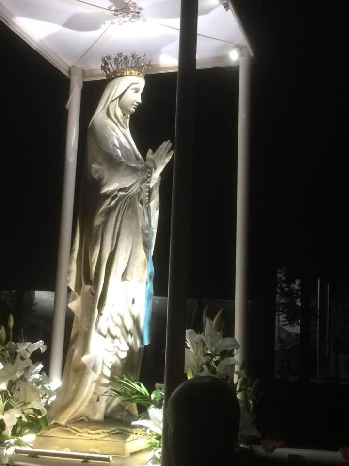 Отель La Sainte Famille Лурд Экстерьер фото